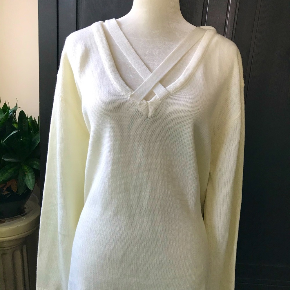 Cupshe oversized sweater with sexy cross front detail. XL in cream/off-white
